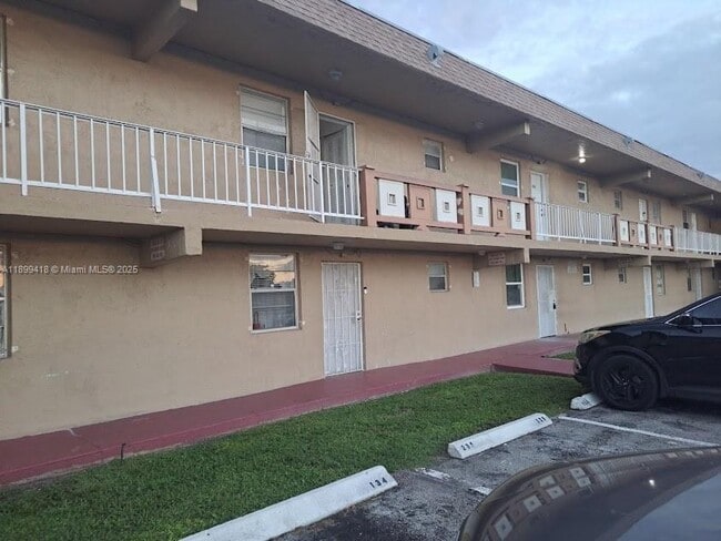 Building Photo - 301 NW 177th St Unit 136