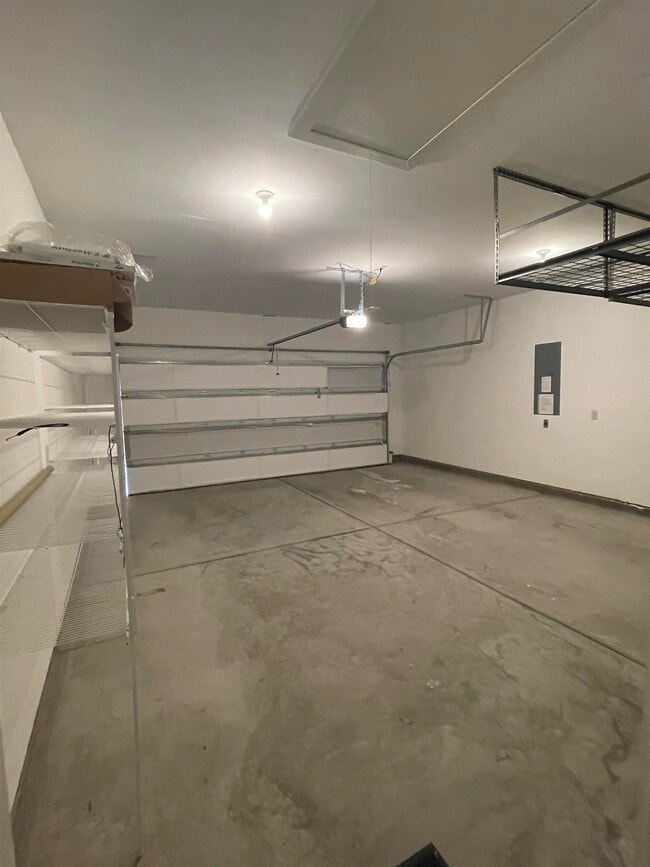 Photo - 440 Shaftesbury Ln