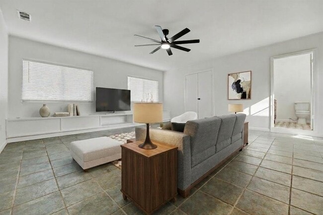 Photo - 502 Sunrise Cir