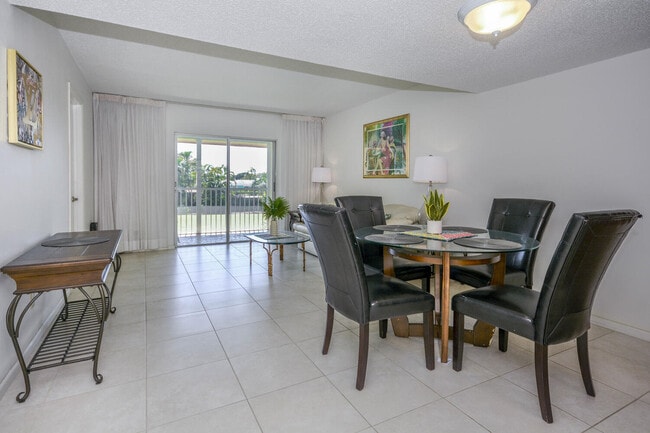 Photo - 18081 SE Country Club Dr Unit 26-256
