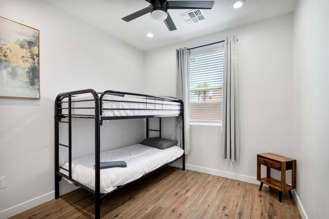 Photo - 3806 E Polk St Unidad SI ID1244297P