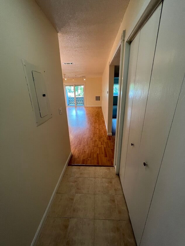 Photo - 121 Cluff Crossing Rd (Salem, NH)