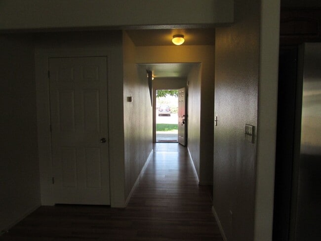 Photo - Bright 2 bed 2 1/4 bath Town Home