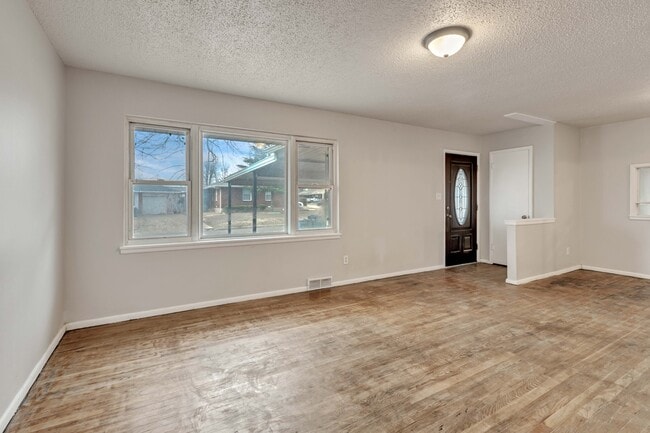 Photo - 2008 Maple Dr