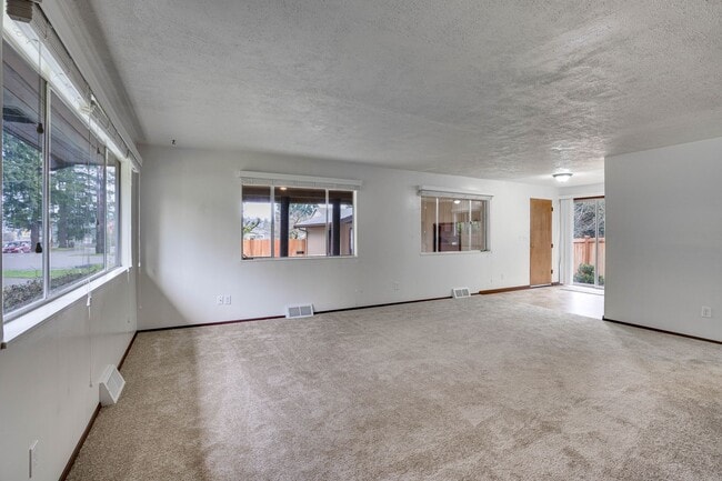 Building Photo - Edmonds 3 Bedroom, 1 Bathroom Mid-Century ... Rental