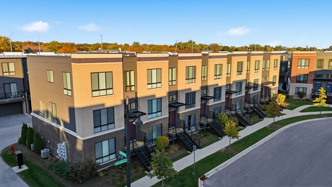 Building Photo - 1300 Catalina Ct.