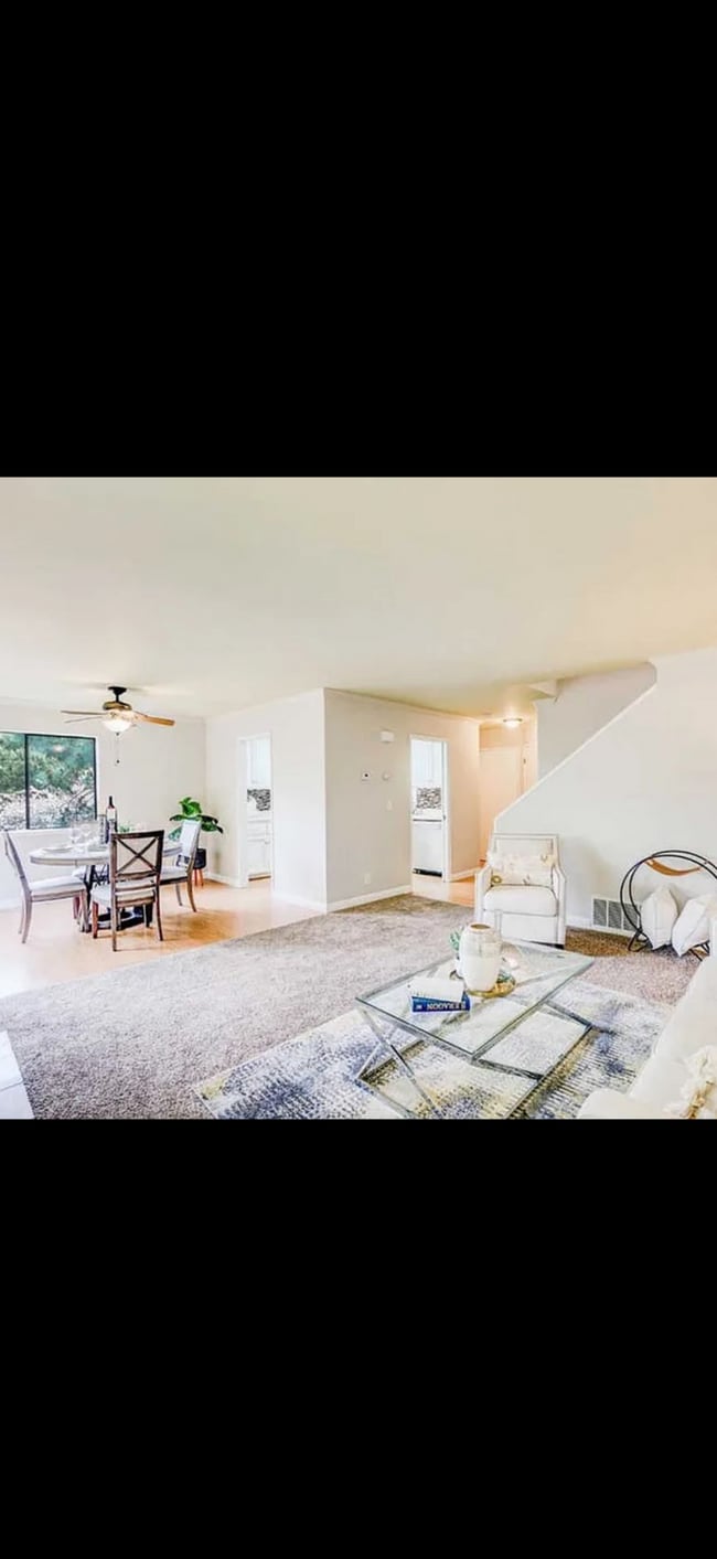 Photo - 1728 Calais Ct