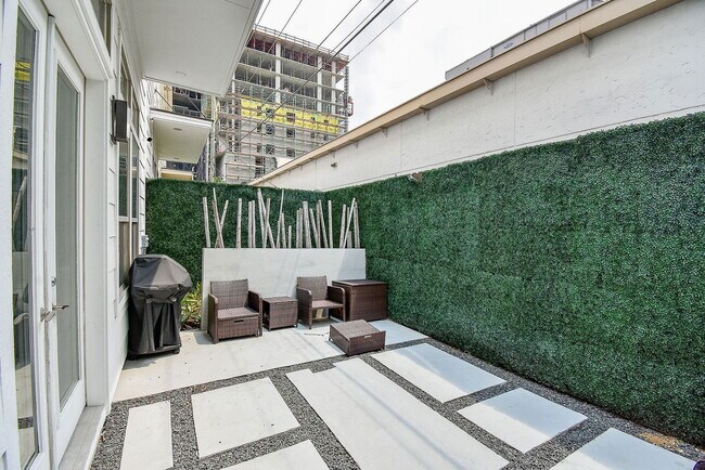 Photo - 1211 Rosine St