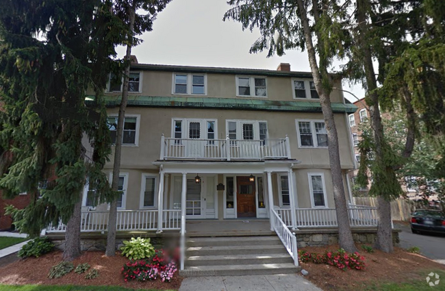 Building Photo - 1 Langdon Sq Unit 4 Rental