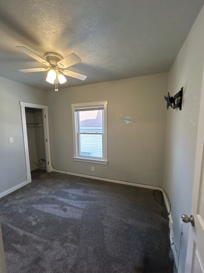 647 Eddy Rd