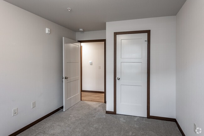 2BR, 1BA - 957SF - Bedroom