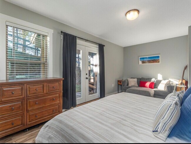 Photo - 44 Trevor Trl