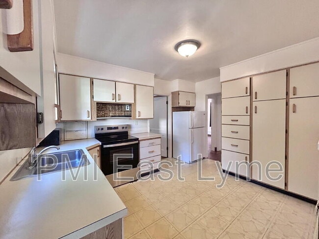 Photo - 261 Boswell Ave