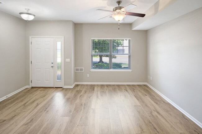 Photo - 174 McMenamy Rd