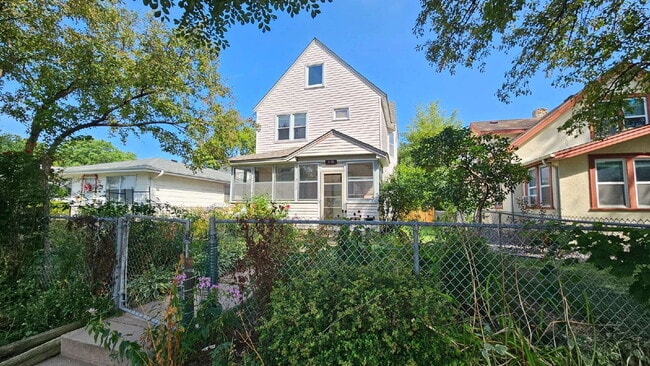 Photo - "Charming 3-Bedroom Retreat with 1200 Sq Ft of Comfort in Harrison Neighborhood in Minneapolis!"