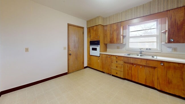 Photo - Available Now: 2 Bedroom Duplex North Ames