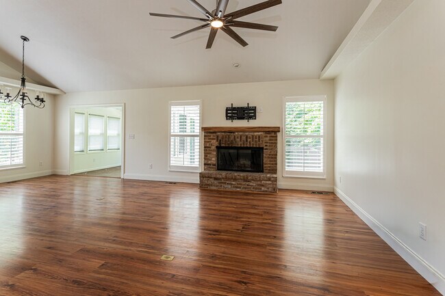Photo - 220 Konawa Ln
