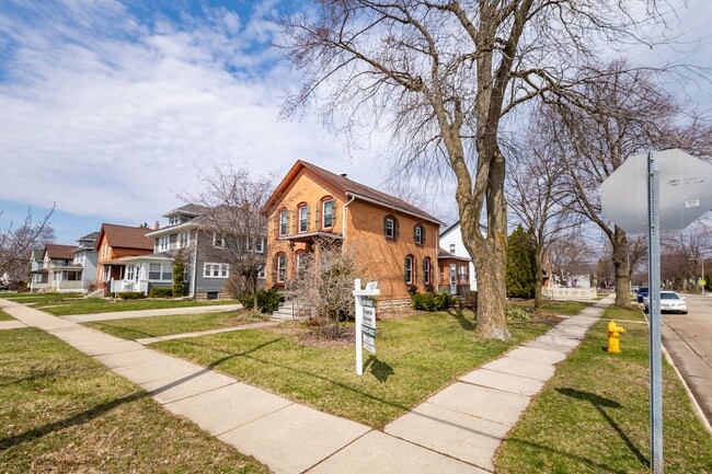 Photo - 476 Linden St Unit 35 W 12th St