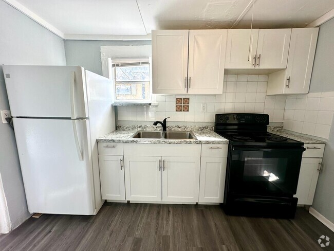 Building Photo - 1000 W Lakewood Rd Unit 4 Rental