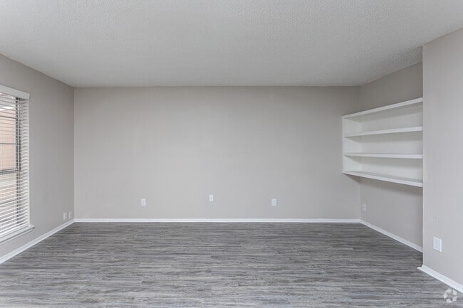 1BR, 1BA - 701SF Living Room