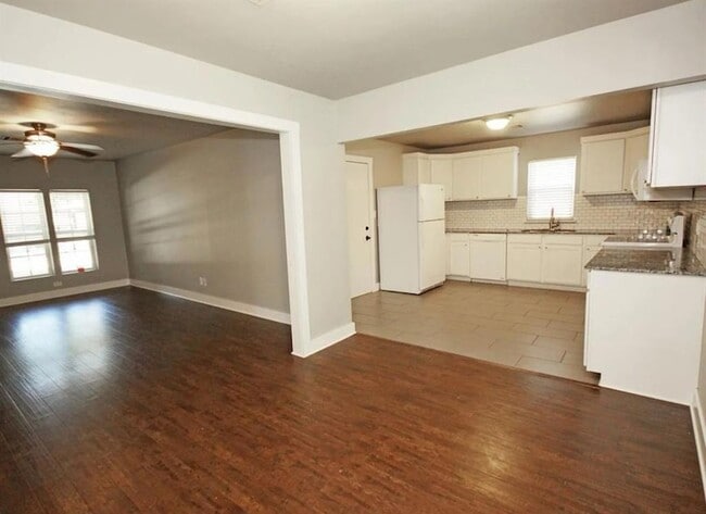 Photo - 1205 W Brooks St