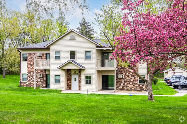Exterior - Willow Glen Apartments