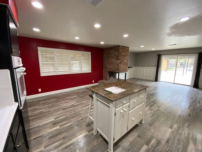 Photo - Spacious Country Home with Pool, Spa, and Solar! MOVE IN SPECIAL