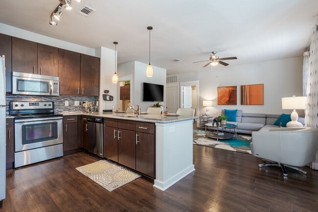 Building Photo - Make This Space Your Own! Unit SMAS