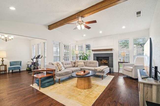Photo - Hill Country Charm Meets City Convenience / 3 miles to Domain / One story / Covered Patio / Refri...