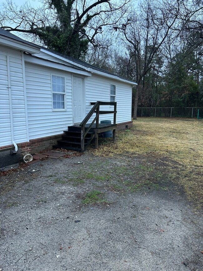 Photo - 520 Buckley St