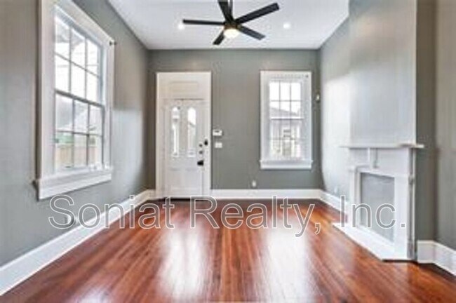 Photo - 2503 Burgundy St