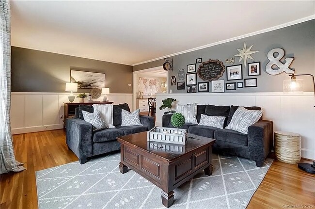 Photo - 10700 Forest Dr