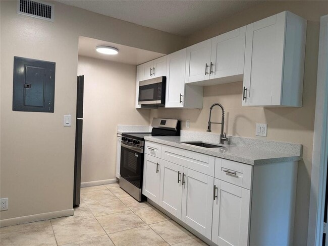 2074 NW 43 Terrace Unit 8