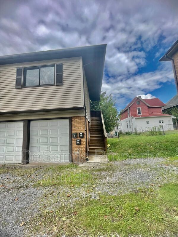 Photo - 810 1/2 Fleming Street