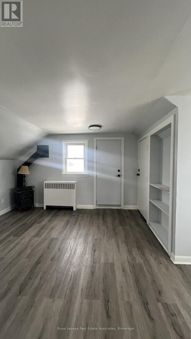 Photo - 5957 Barker St Unit 3