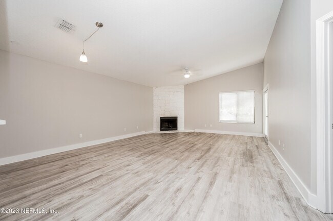 Photo - 190 Las Palmas Ln