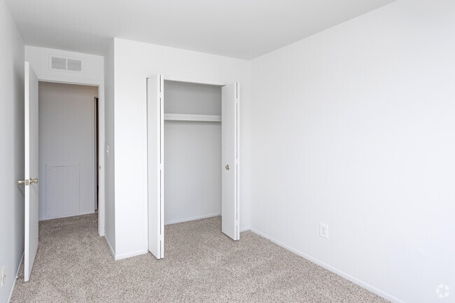 2BR, 1.5BA - 800 SF