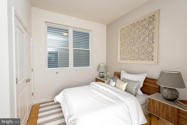 Building Photo - 2422 Frankford Ave Unit 7