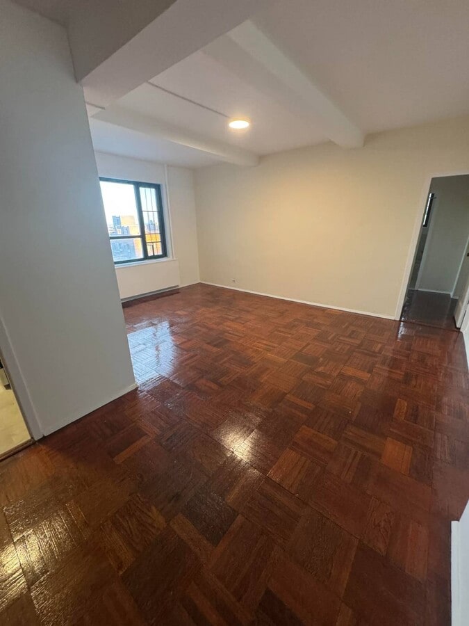 Photo - 1650 Metropolitan Ave