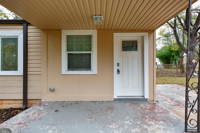 Photo - 4304 9th Ave SW