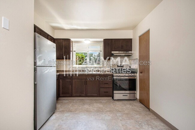 Building Photo - 1015 36th St SW Unit 6