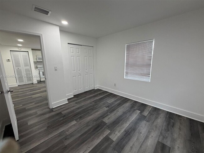 Photo - 2025 NW 72nd St Unidad 2