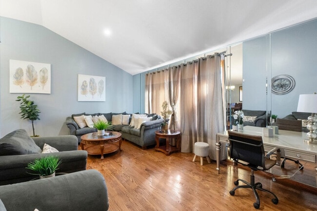 Building Photo - 5000 190th St Unit ID1285036P