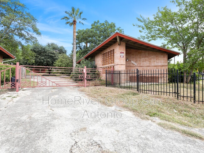 Building Photo - 103 E Skyview Dr Rental