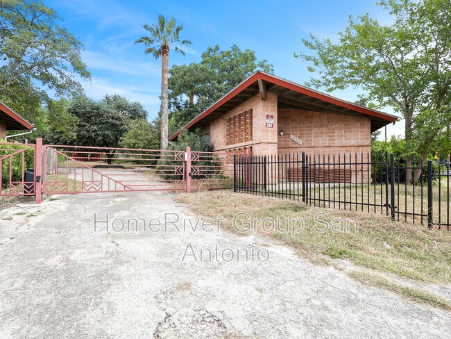 Building Photo - 103 E Skyview Dr Rental