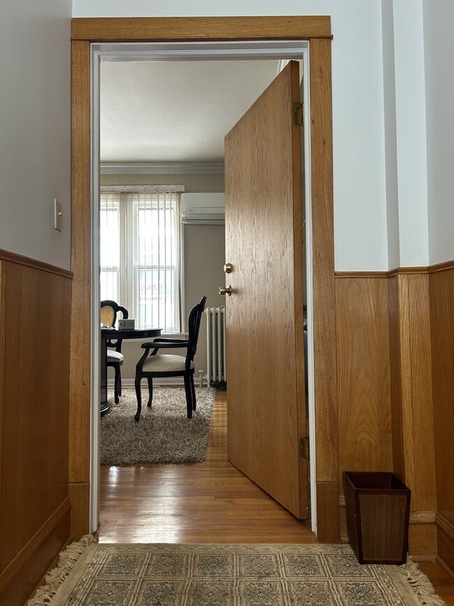 Photo - 5107 W Cullom Ave