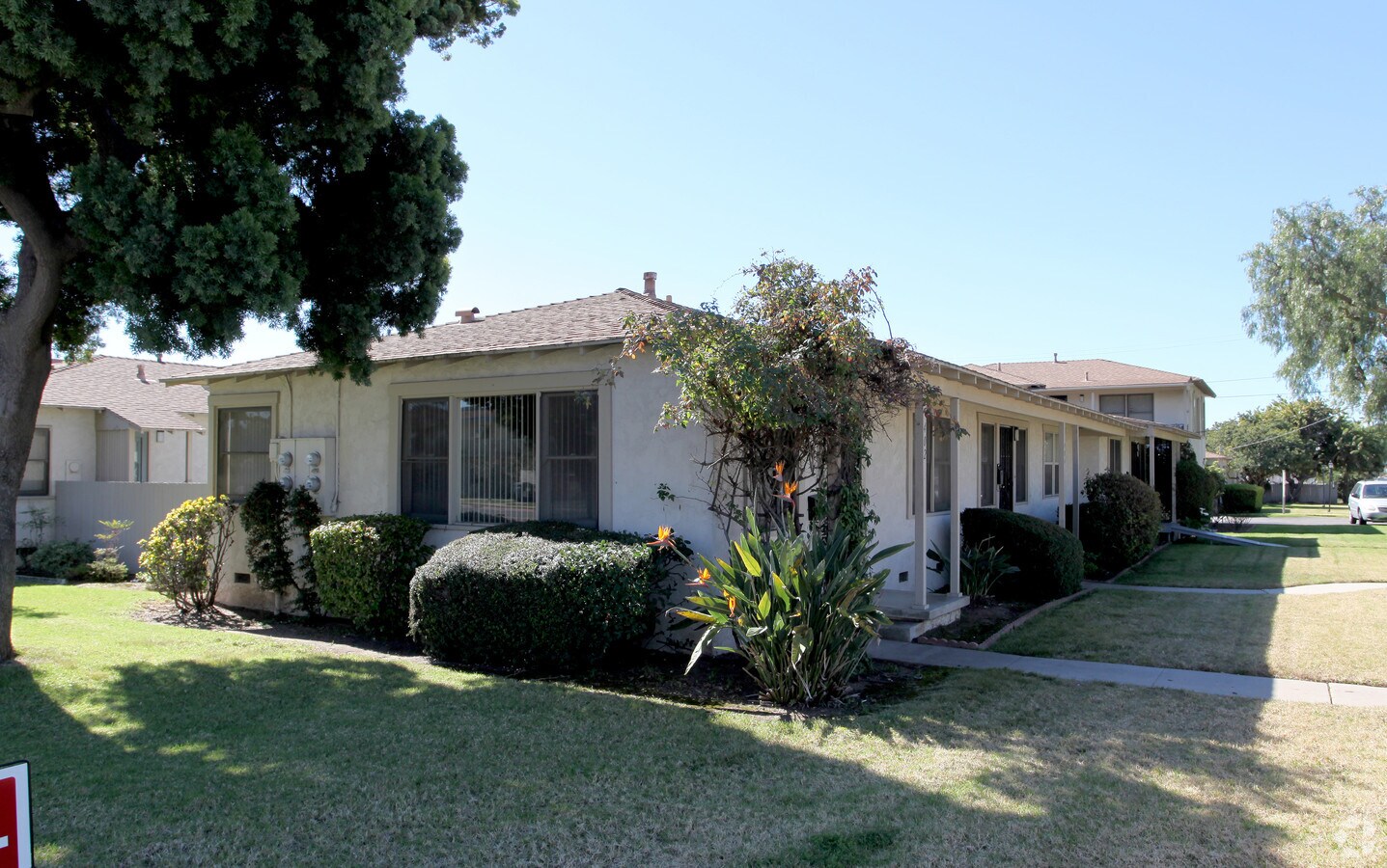 Vista Square - Vista Square Apartments