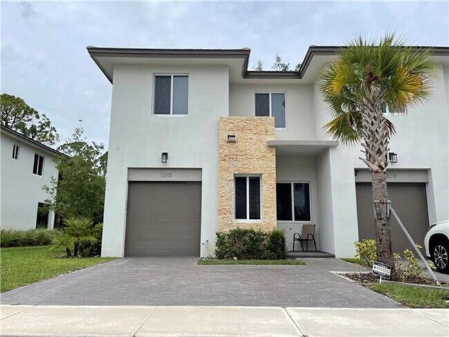 Photo - 1310 Pioneer Way House