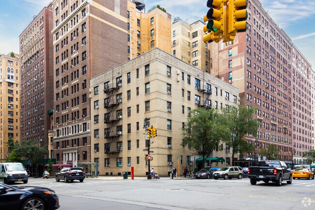 300 W 72nd St New York, NY 10023 - 300 W 72nd St