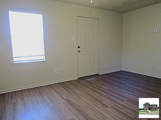 Photo - 804 Hackberry St